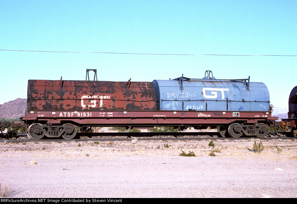 Santa Fe steel coil car ATSF #91931 with a pair of GT hoods.